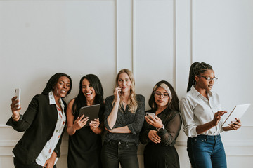 Fototapeta premium Smart businesswomen friends