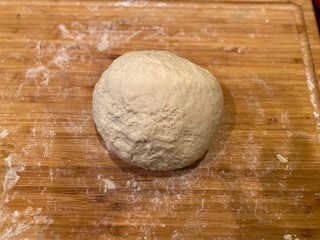Impasto per il pane o per la pizza mentre lievita