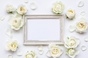 白い花　フレーム　白バラの招待状