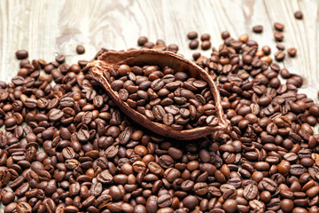 Fototapeta na wymiar Many coffee beans with cacao pod on table