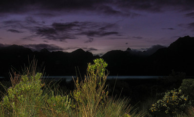 Anochecer en laguna Dusk in lake © Andrs