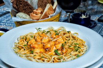 PASTA CON CAMARONES