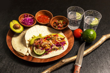 Fototapeta na wymiar メキシコ料理　タコス　 Mexico's representative dishes (tacos)