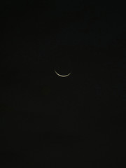 Waning crescent moon on a night sky © Rawpixel.com