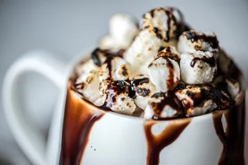 Rolgordijnen Hot chocolate drink with marshmallows © Rawpixel.com