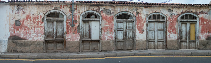 Fototapeta na wymiar San Sebastián street view of a old house