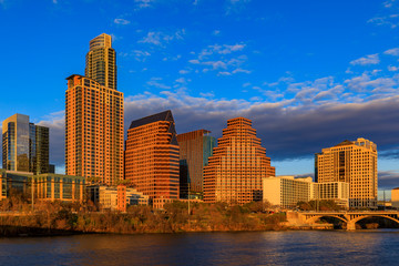 Naklejka premium Downtown view across Lady Bird Lake or Town Lake on Colorado River at sunset golden hour in Austin, Texas, USA