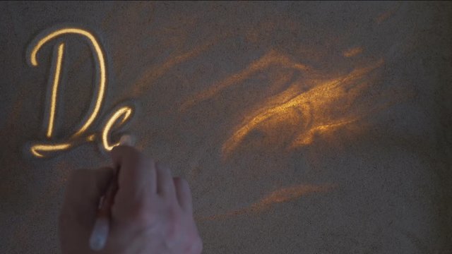 Don&rsquo;t stress Inscription. Sand On Illuminated Glass.