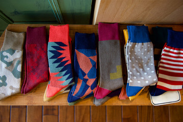 並べられたカラフルな靴下
