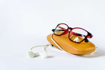 Fototapeta na wymiar eyeglass placed on its wooden case