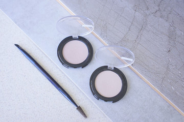 
eye shadow with brush on a combined geometric background

