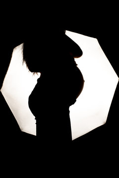 fotografía maternidad contra luz, no contiene desnudos