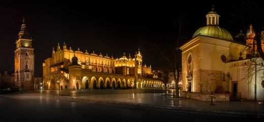 Fototapeta na wymiar Panorama of Cloth Hall Sukiennice at Main Square - Cracow