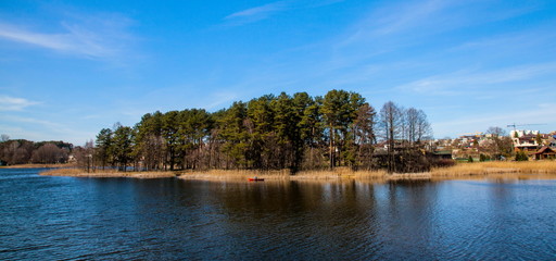 Obraz premium Lake and trees