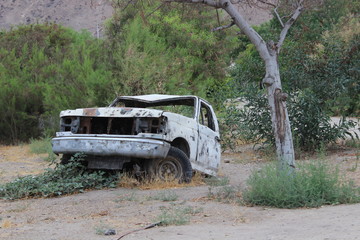 Obraz na płótnie Canvas camioneta oxidada abandonada