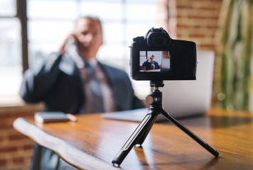 Man vlogging about business