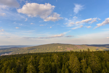 Frühling in denn Bergen im Fichtelgebirge am Ochsenkopf in Bayern Aussicht Wandern