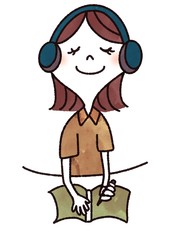 音楽を聴きながら勉強する女性