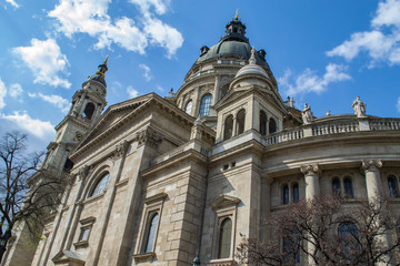 Fototapeta na wymiar St. Stephen's Basilica - Catholic Cathedral in Budapest, the largest temple of the capital of Hungary