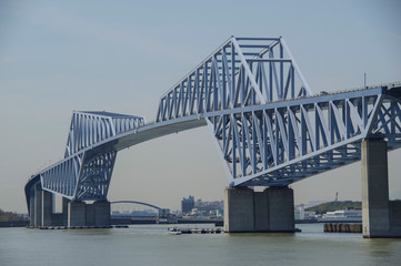東京湾の入口に掛かるゲートブリッジ