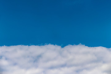 Blue background The natural background is blue and white alternately.