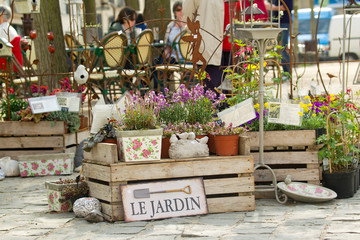 Rassemblement pour marché aux plantes du printemps