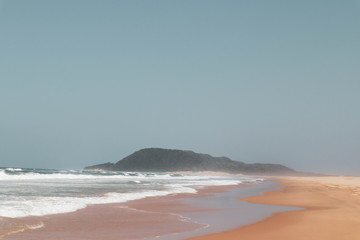 Fototapeta na wymiar beach and waves