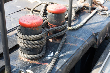 Poller im Hafen vom Hamburg