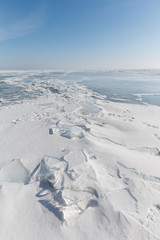 Zugefrorener see an einem sonnigen Tag ...Baikalsee
