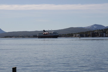Fototapeta premium tromso tromsø water travel tourism sea coast nature port blue landscape sky harbor architecture europe boatship mountain summer bay view city beautifull 