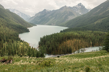 Fototapeta na wymiar Lake in the mountain