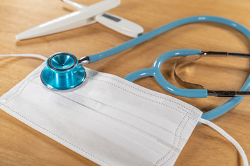マスクと聴診器