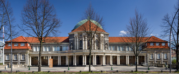 Naklejka premium Elite Universität Hamburg Hauptgebäude Pano entzerrt