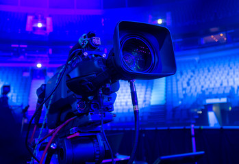 Obraz na płótnie Canvas tv camera in a concert hall. Digital TV camera.