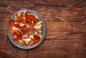 onion husk in a plate