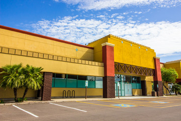 Naklejka premium Failed Commercial Retail Store With Blocked Out Windows