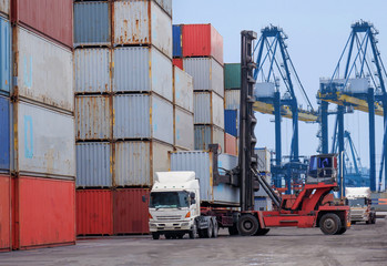 Container handlers And the delivery of goods in the large crane background boat challenge