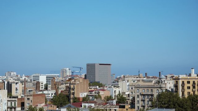 Zona Comercial de Pueblo nuevo (Poble Nou) en Barcelona, zona de oficinas, con la torre Agbar, vistas desde la azotea