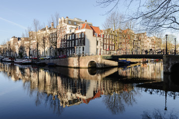Fototapeta na wymiar Amsterdam canal in the early morning