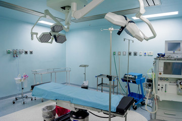 The operating room in the hospital with all the equipment in white and blue.