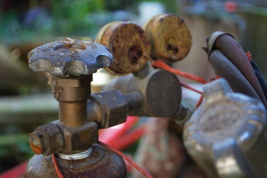 dust and cobwebs on pressure valves and gauges for an oxy oxygen acetylene welder - Powered by Adobe