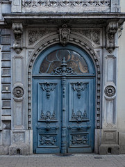 Fototapeta na wymiar facade with rustic blue door