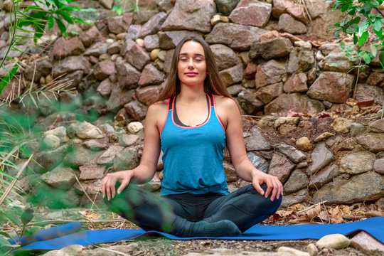 Young woman practicing yoga in the parck