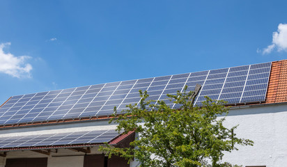 Solare Stromerzeugung auf Hausdach