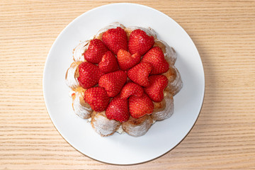 Pâtisserie charlotte aux fraises