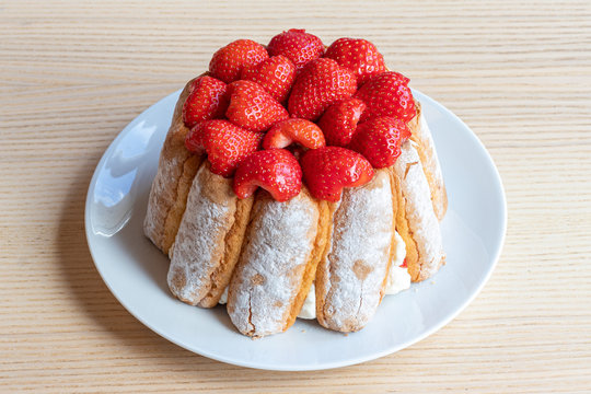 P&acirc;tisserie charlotte aux fraises