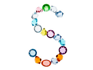 宝石で作ったアルファベット　S　白背景