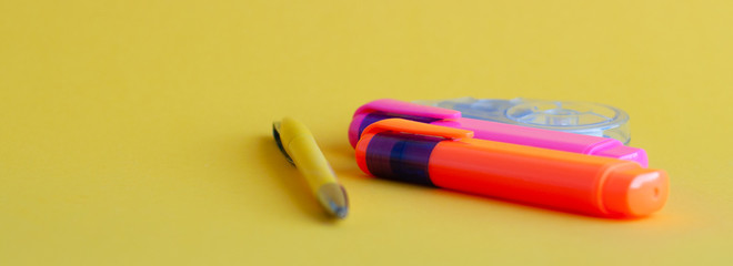 This orange marker lies horizontally on a yellow background. Space for the label.