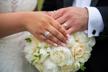 Obraz na płótnie Canvas Wedding Ring and flowers