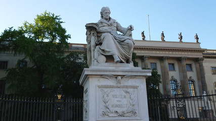 Obraz premium Humboldt statue at Humboldt University in Berlin